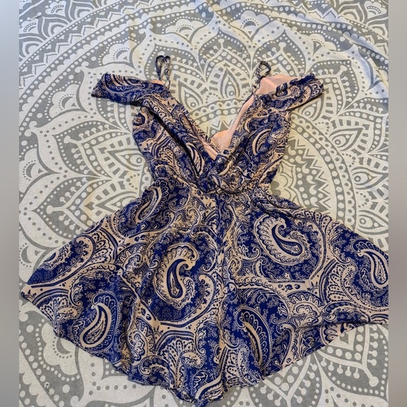 Pitaya Dresses & Skirts - Cold shoulder printed romper